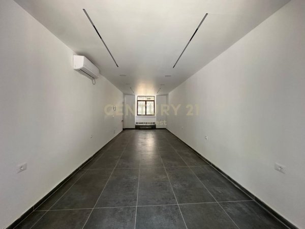 Tirane, jepet me qera ambjent biznesi Kati 0, 48 m² 1.100 € (Rruga e Barrikadave)