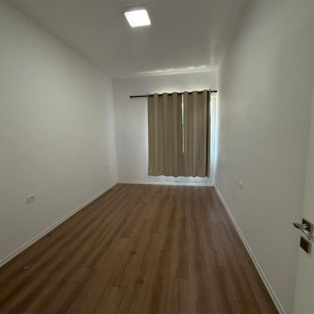 Tirane, jepet me qera zyre Kati 4, 97 m² 650 € (SQUARE 21)