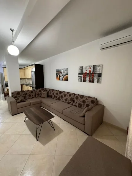 Tirane, jepet me qera apartament 1+1+Aneks+Ballkon Kati 2, 72 m² 350 € (fresk)
