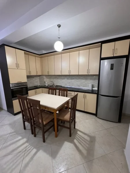 Tirane, jepet me qera apartament 1+1+Aneks+Ballkon Kati 2, 72 m² 350 € (fresk)