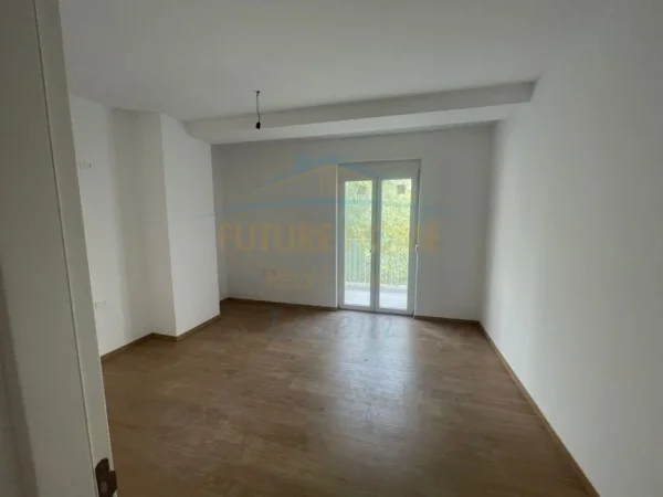 Tirane, jepet me qera ambjent biznesi Kati 2, 119 m² (FAIK KONICA)