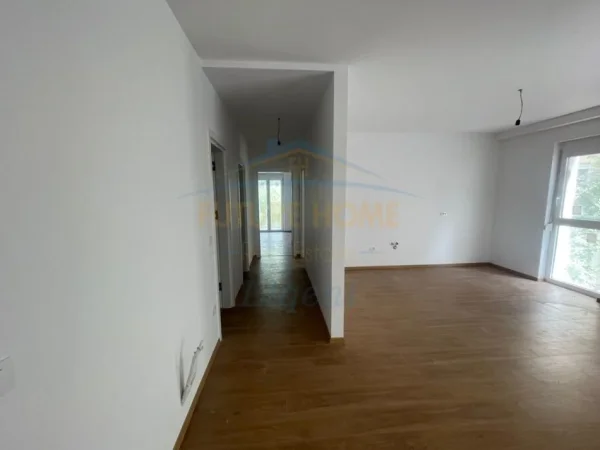 Tirane, jepet me qera ambjent biznesi Kati 2, 119 m² (FAIK KONICA)