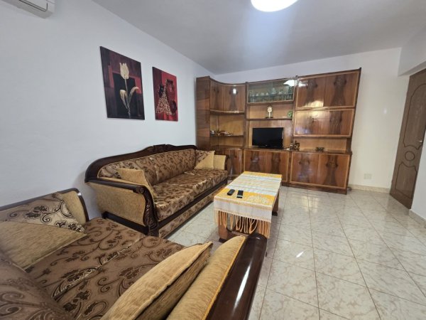 Tirane, jepet me qera apartament 3+1+Aneks+Ballkon Kati 4, 600 € (rruga fortuzi)