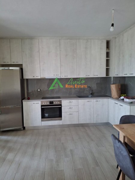 Tirane, jepet me qera apartament 2+1+Ballkon Kati 7, 45 000 Leke,100 m² (Rruga Besim Alla)