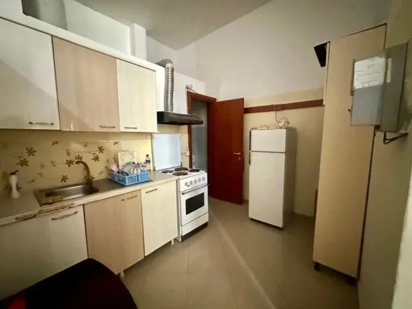 Tirane, shitet apartament 1+1+Aneks Kati 1, 53 m² 95.000 € (rruga e barrikadave)