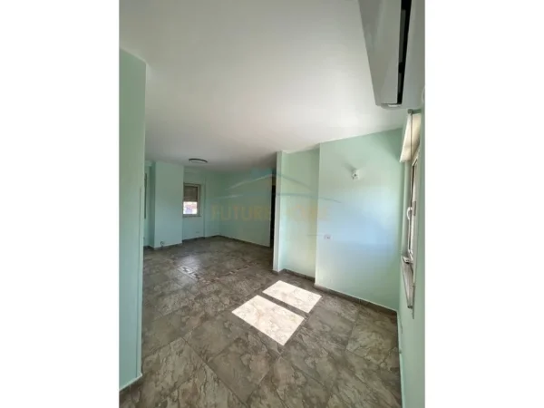 Tirane, jepet me qera zyre Kati 6, 115 m² 600 € (RRUGA FORTUZI)
