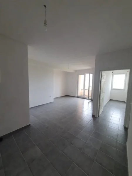Durres, shitet apartament 1+1+Ballkon Kati 4, 51 m² 61.200 € (Qeret Durres)
