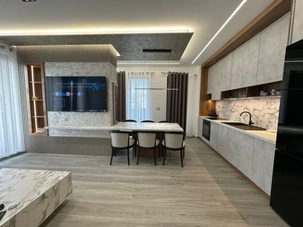 Tirane, jepet me qera apartament 2+1+Ballkon Kati 7, 1.000 m² 1.000 € 
