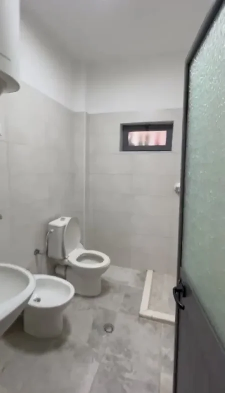 Tirane, shitet Kati 3, 48 m² 92.000 € (Prane Kompleksit Magnet)