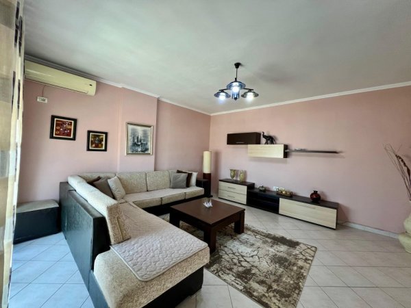 Tirane, jepet me qera apartament 2+1 Kati 8, 100 m² 550 € (rruga Dritan Hoxha )