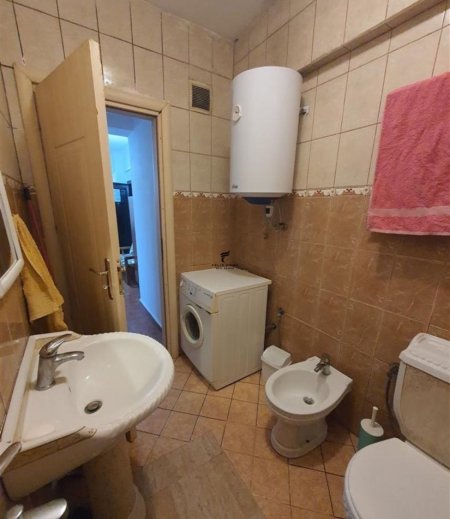 Tirane, jepet me qera apartament 2+1+Ballkon Kati 2, 80 m² 480 € (LAPRAKE)