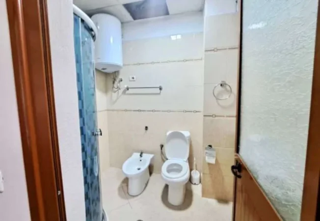 Tirane, jepet me qera apartament 2+1 Kati 6, 104 m² 700 € (Rruga e Kavajes)