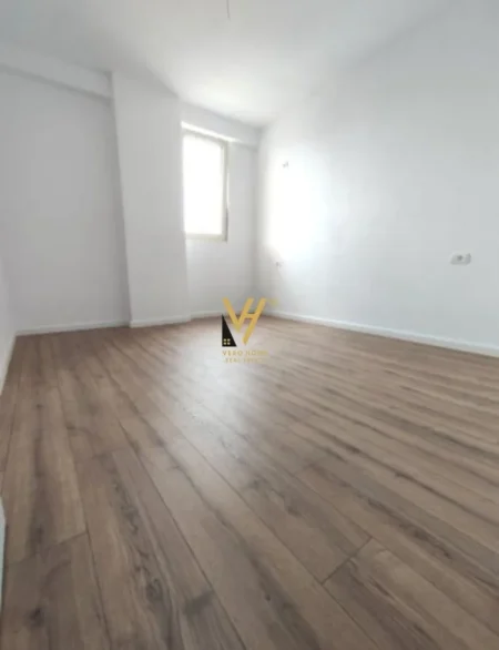 Tirane, shitet apartament 1+1+Ballkon Kati 4, 63 m² 83.000 € (FRESK)