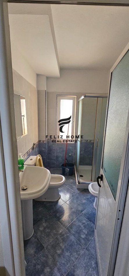 Tirane, jepet me qera apartament 2+1 Kati 1, 73 m² 400 € (PORCELAN)