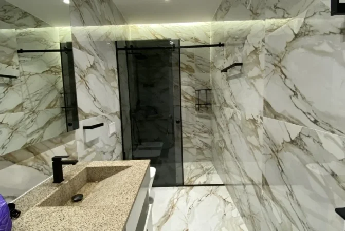 Tirane, jepet me qera apartament 2+1 Kati 2, 105 m² 1.300 € (Rruga Hamdi Sina)