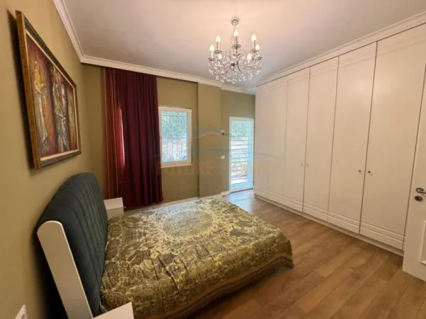 Tirane, jepet me qera apartament 2+1 Kati 3, 100 m² 850 € (Liqeni i Thate)