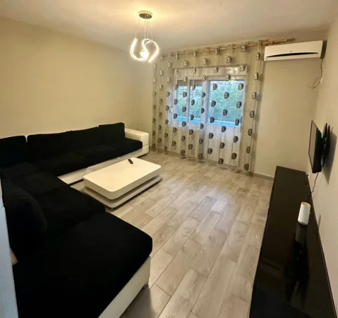 Tirane, jepet me qera apartament 2+1+Aneks+Ballkon Kati 4, 72 m² 550 € (ali demi)