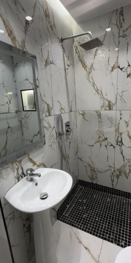 Shqiperi, jepet me qera ambjent biznesi Kati 1, 80 m² 1.000 € (RRUGA E ELBASANIT)