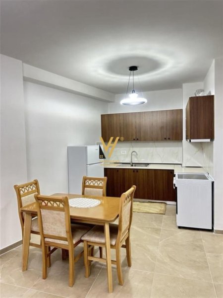 Tirane, jepet me qera apartament 1+1+Ballkon Kati 9, 65 m² 400 € (ASTIR)