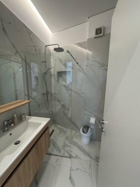 Tirane, jepet me qera apartament Kati 3, 70 m² 600 € (ish fusha e aviacionit)