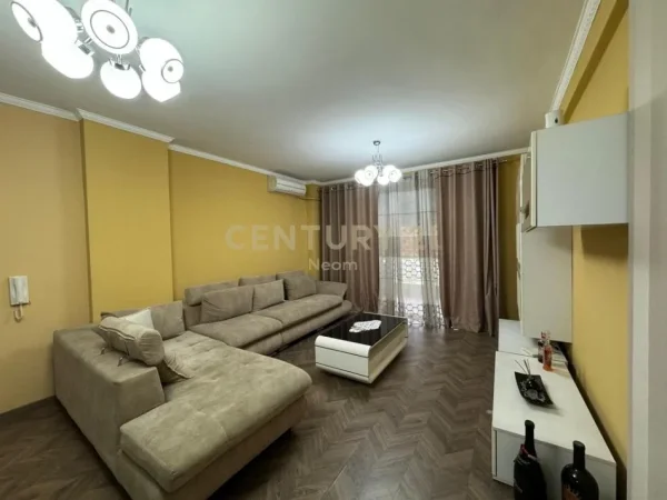 Tirane, jepet me qera apartament 2+1+Ballkon Kati 4, 112 m² 1.000 € (Liqeni i Thate)