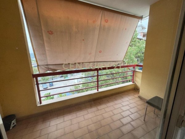 Tirane, jepet me qera apartament 2+1+Ballkon Kati 4, 112 m² 1.000 € (Liqeni i Thate)