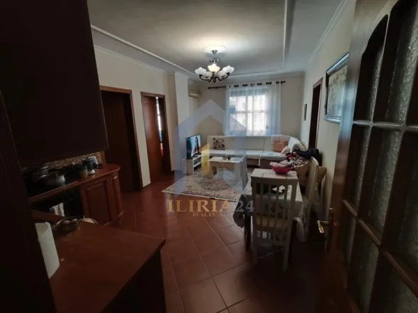 Tirane, shes apartament 3+1+Ballkon Kati 2, 100 m² 170.000 € (5 Maj)