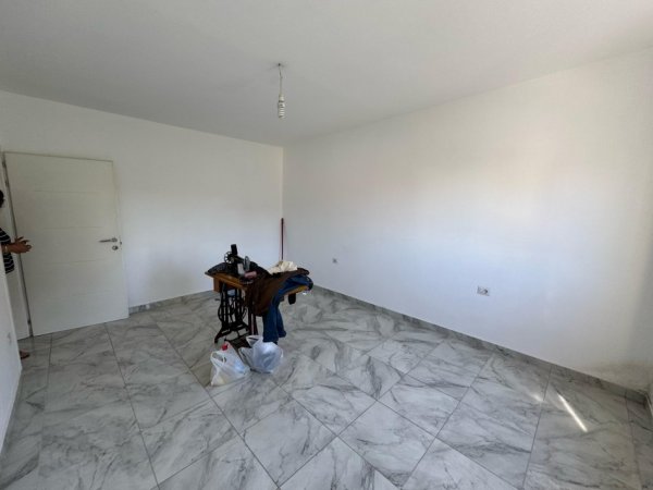 Tirane, jepet me qera apartament 2+1 Kati 3, 60 m² 350 € (Rruga dibres)