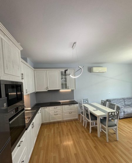 Tirane, jepet me qera apartament 2+1+Ballkon Kati 5, 96 m² 800 € (RRUGA E DURRESIT)