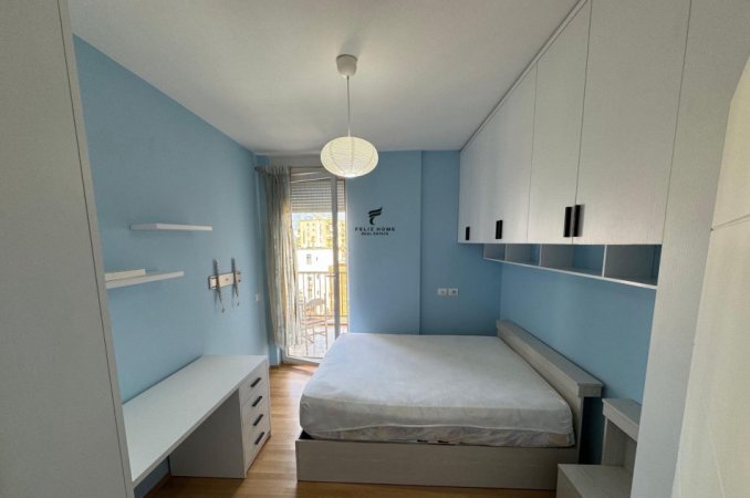Tirane, jepet me qera apartament 2+1+Ballkon Kati 5, 96 m² 800 € (RRUGA E DURRESIT)