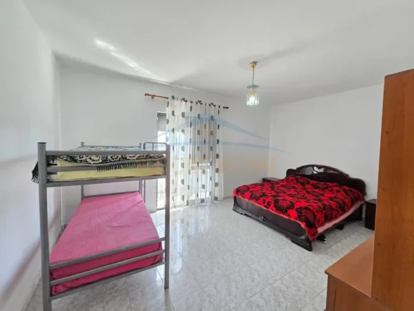 Durres, jepet me qera apartament 2+1+Aneks+Ballkon Kati 6, 104 m² 250 € (Lagjia 7)