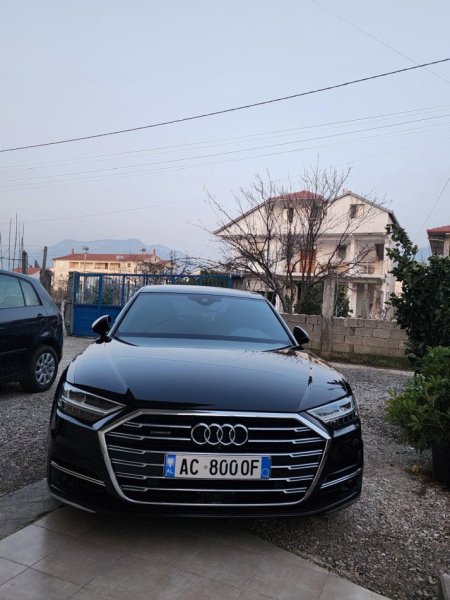 Tirane, shes makine Audi A8 Lungo Nafte, e zeze tiptronik Klima 180.000 km 65.000 €