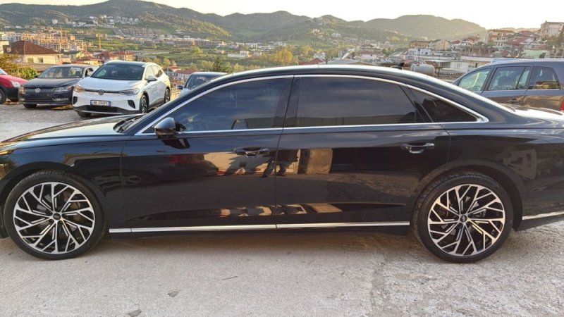 Tirane, shes makine Audi A8 Lungo Nafte, e zeze tiptronik Klima 180.000 km 65.000 €