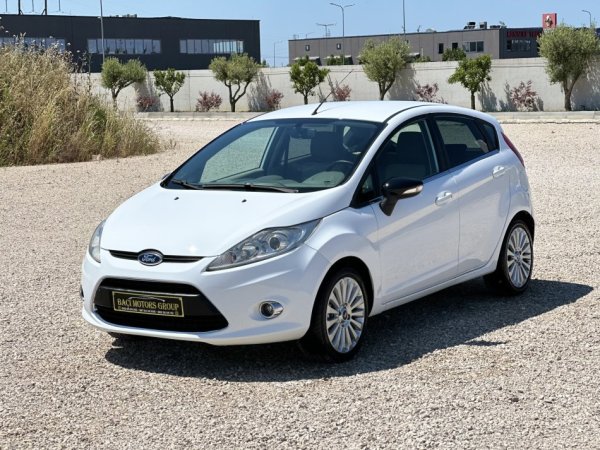 Durres, shitet makine Ford Fiesta Nafte, e bardhë manuale Klima