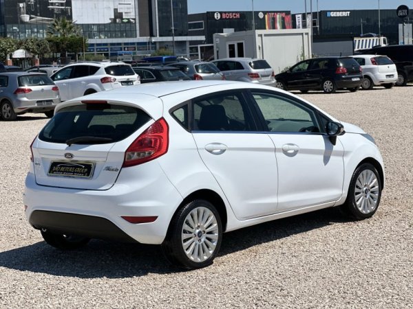 Durres, shitet makine Ford Fiesta Nafte, e bardhë manuale Klima