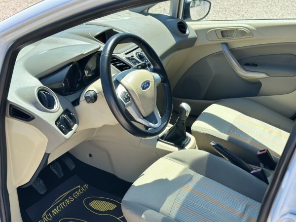 Durres, shitet makine Ford Fiesta Nafte, e bardhë manuale Klima