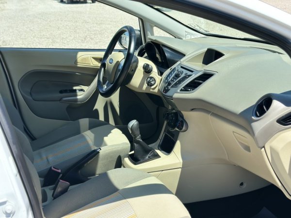 Durres, shitet makine Ford Fiesta Nafte, e bardhë manuale Klima