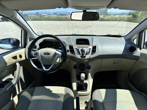 Durres, shitet makine Ford Fiesta Nafte, e bardhë manuale Klima