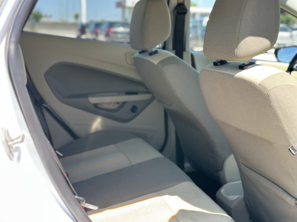 Durres, shitet makine Ford Fiesta Nafte, e bardhë manuale Klima