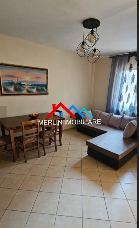 Tirane, jepet me qera apartament 2+1+Ballkon Kati 1, 73 m² 400 € (RRUGA XHANFIZE KEKO)