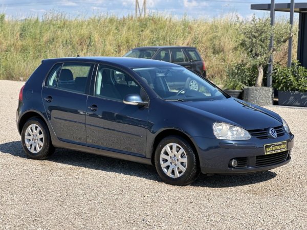 Durres, shitet makine VW GOLF V Nafte, gri e erret automatik Klima