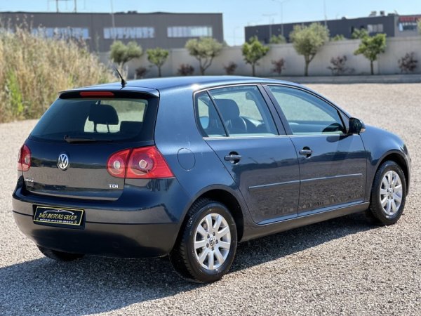 Durres, shitet makine VW GOLF V Nafte, gri e erret automatik Klima