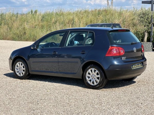 Durres, shitet makine VW GOLF V Nafte, gri e erret automatik Klima