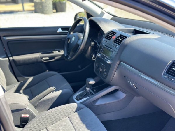 Durres, shitet makine VW GOLF V Nafte, gri e erret automatik Klima