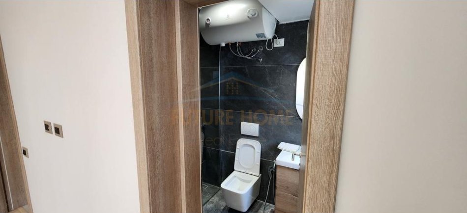 Tirane, jepet me qera ambjent biznesi Kati 3, 54 m² 550 € (Sheshi Willson)