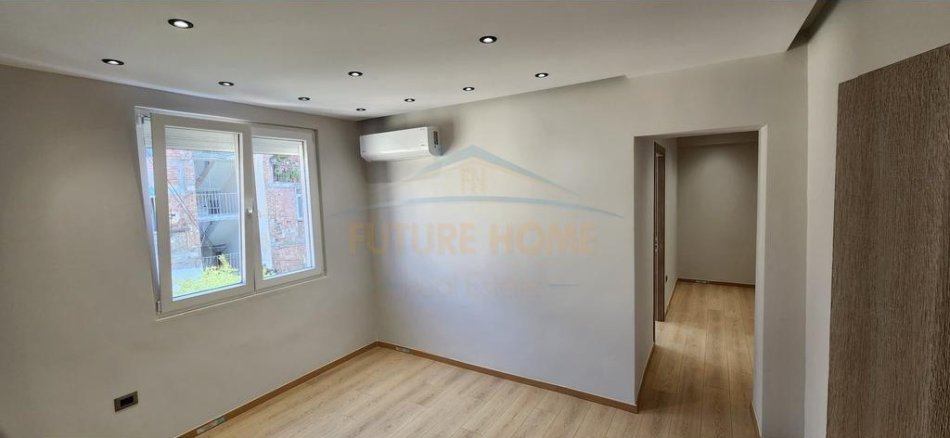 Tirane, jepet me qera ambjent biznesi Kati 3, 54 m² 550 € (Sheshi Willson)