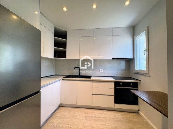 SHITET: APARTAMENT 1+1/PERBALLE SPITALIT AMERIKAN 3