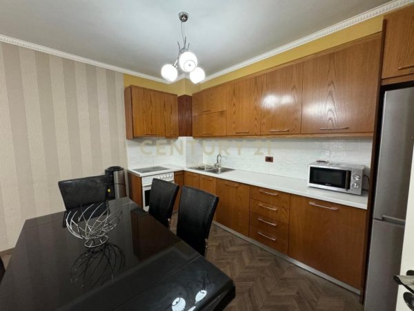 Tirane, jepet me qera apartament 2+1 Kati 4, 112 m² 1.000 € (LIQENI I THATE)