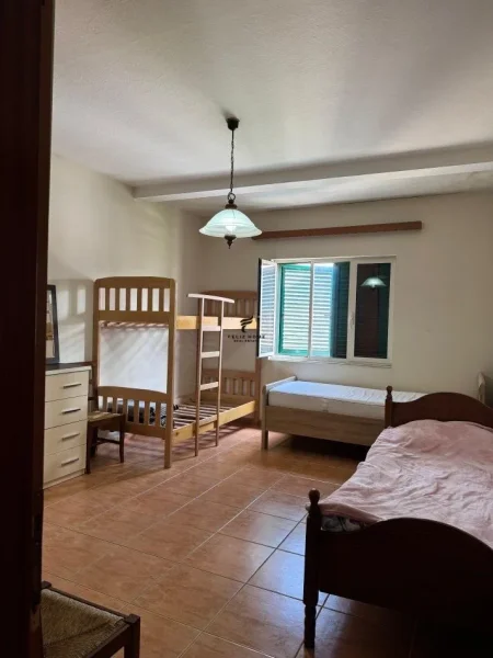 Tirane, jepet me qera apartament 1+1+Ballkon Kati 5, 61 m² 550 € (STACIONI TRENIT)