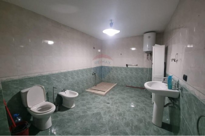 Tirane, shitet apartament 2+1+Ballkon Kati 4, 136 m² 272.000 € (Materniteti i Ri)
